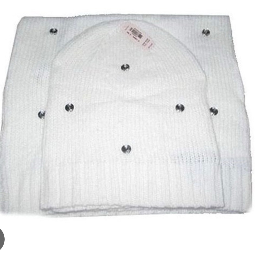 Victoria’s Secret White Hat and Scarf Set